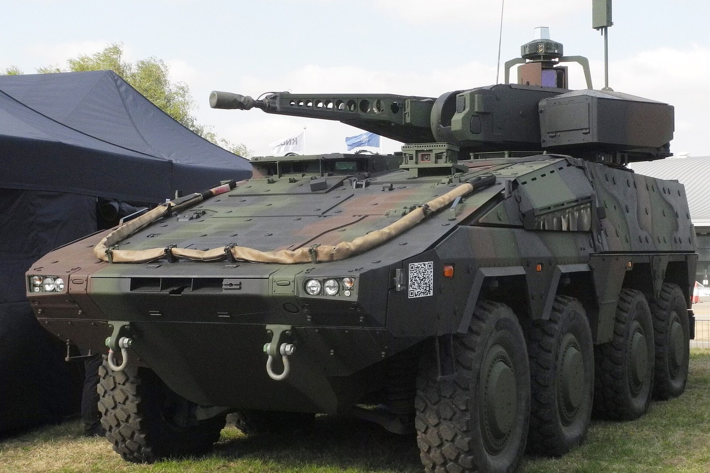Boxer RCT30: дистанційна башта й важкий колісний носій для механізованої піхоти