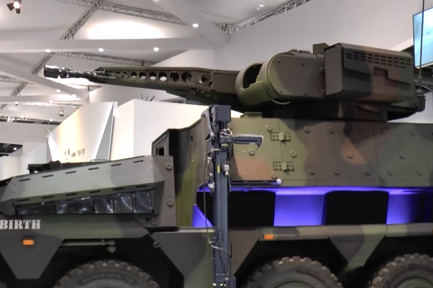 Boxer RCT30: дистанційна башта й важкий колісний носій для механізованої піхоти